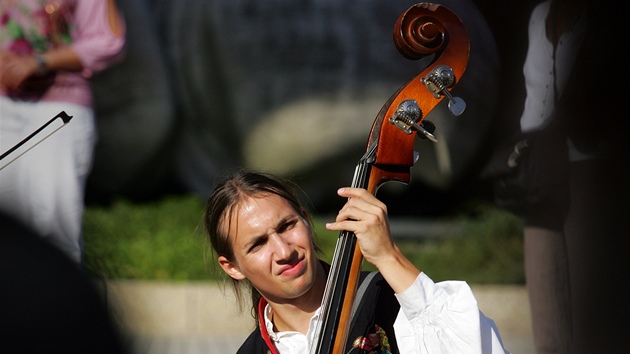 Basista chodského souboru Mrákov na 16. Karlovarském folklorním festivalu. 