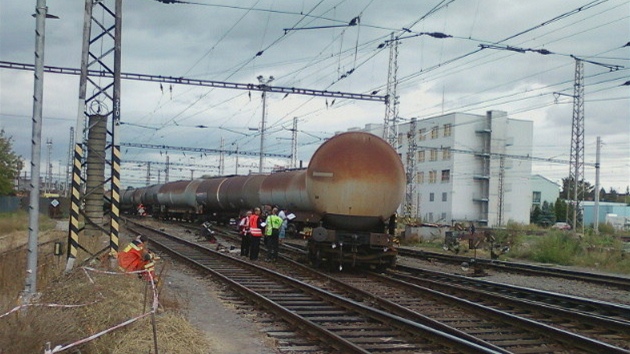 V Perov vykolejily dva vagony s cisternami.