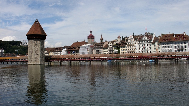 Legendární a charakteristické pro Luzern jsou pedevím kryté devné mosty, v
