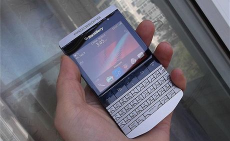 BlackBerry 9980 (R47) "Knight"