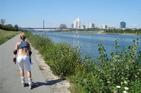 Jízdu po jedenadvacet kilometr dlouhém Dunajském ostrov si uijete se vím