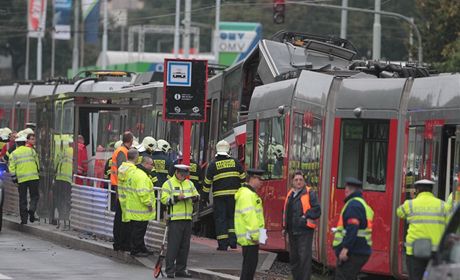 Hasii, policie i pracovníci Dopravního podniku u tragické nehody tramvají v