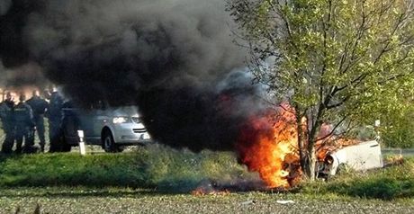 idi uhoel v aut po nárazu do stromu (ilustraní foto)