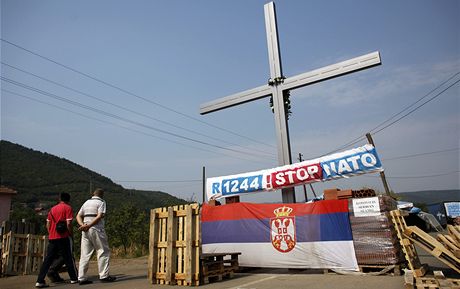 Srbové blokují u obce Rudare cestu ke sporným hraniním pechodm.