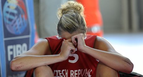 eská reprezentantka árka Jozová po tvrtfinálovém zklamání na MS v basketbalu