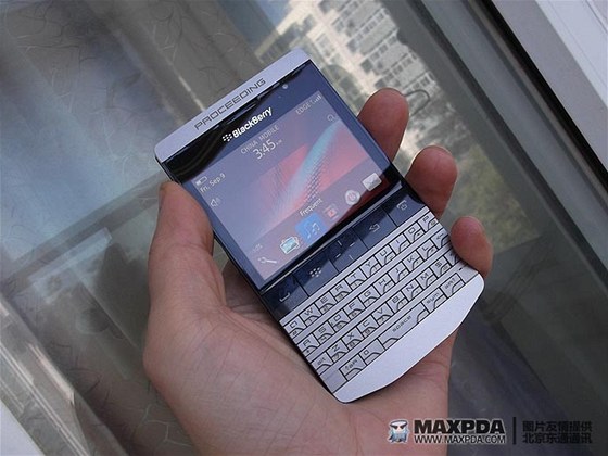 BlackBerry 9980 (R47) "Knight"