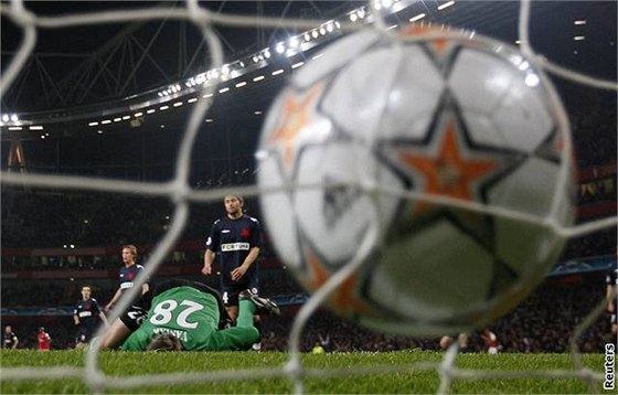 Nejhorí výsledek eských klub v evropských pohárech schytala Slavia, která na Arsenalu prohrála 0:7.