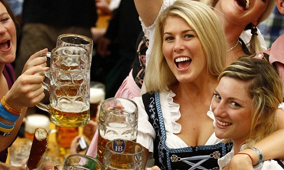 Lékai se vydali zkoumat pití piva pímo na Oktoberfest (ilustraní snímek)