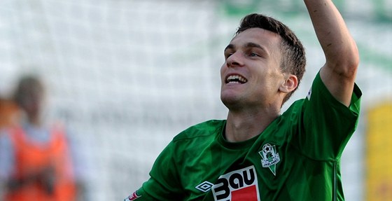 Jablonecký fotbalista David Lafata se raduje po vstelení své druhé branky do