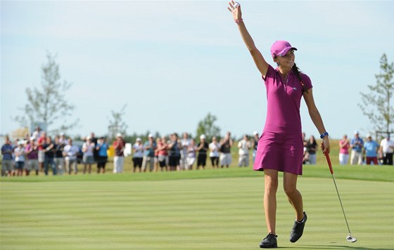 VLONI. Po devátém míst na Prague Golf Masters Klára Spilková dkovala divákm za podporu.