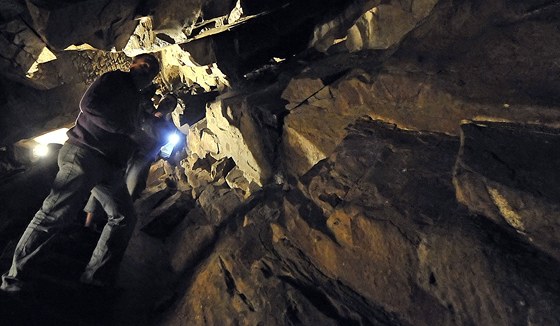 Jeskyn pod turisty vyhledávanou vyhlídkou eptouchov nad ekou Sázavou v Ledi.