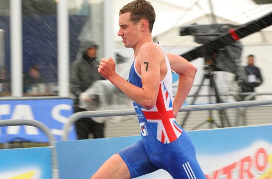 Britský triatlonista Alistair Brownlee.