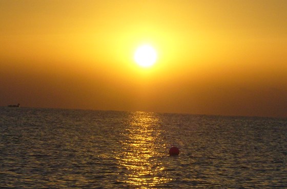západ slunce nad moem na Kypru