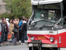 Dv tramvaje se srazily mezi stanicemi Kotlka a Kavalrka v Praze. (19. z