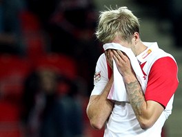 ERVENOBL TRPEN. Bezbrankov remza Slavie s praskm rivalem Duklou