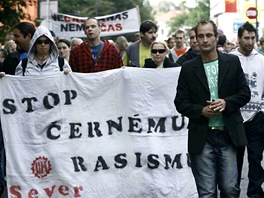 Luk Kohout v ele demonstrace ve Varnsdorfu kvli neklidnmu souit s Romy