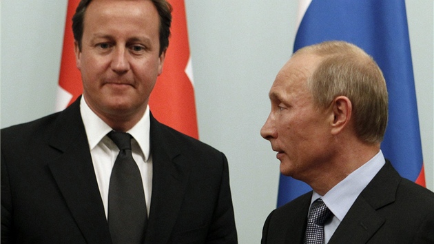 Britský premiér David Cameron (vlevo) a jeho ruský protjek Vladimr Putin (12.