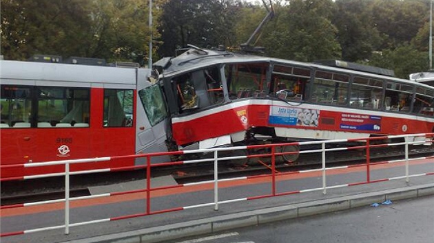 Tragická nehoda tramvají v Praze mezi stanicemi Kotláka a Kavalírka