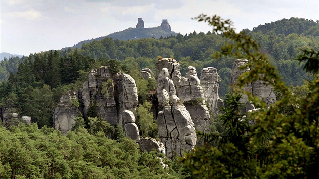esk rj: pskovcov skaln ve, v pozd zcenina hradu Trosky