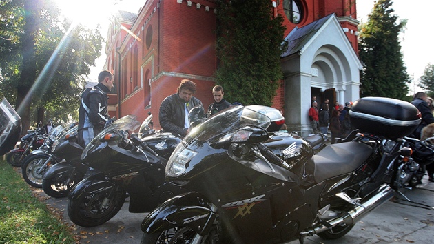 Kesanský sraz motorká Motosnní se odehrál v Liberci u erveného kostela. 