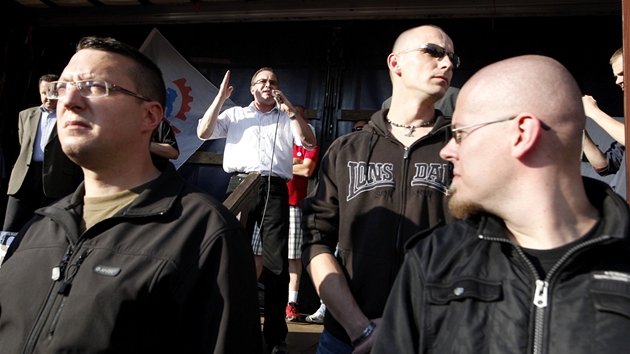 Šéf DSSS Tomáš Vandas hovoří na demonstraci ve Varnsdorfu (10. září 2011) Šéf DSSS Tomáš Vandas hovoří na demonstraci ve Varnsdorfu (10. září 2011)