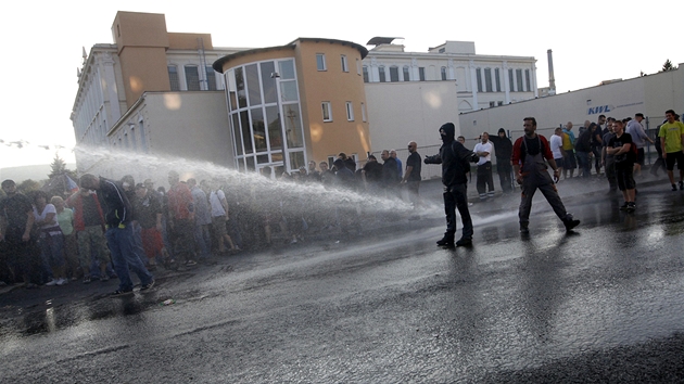 Policejní zásah proti demonstraci ve Varnsdorfu (10. záí 2011)