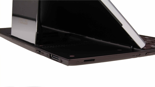 Deatil rohu tabletu Asus EEE PAD Slider s HDMI, systémovým konektorem a tekou