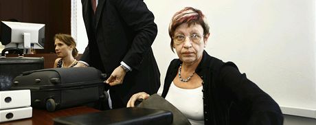 Ivana Königsmarková u Obvodního soudu pro Prahu 3 (21. záí 2011)