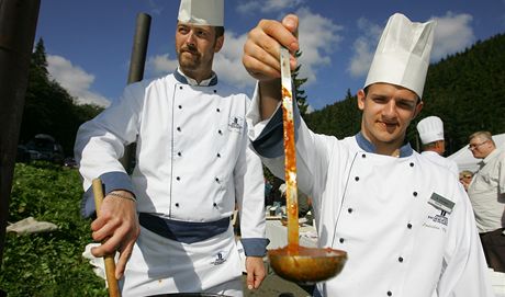 Kuchai pi souti o nejlpe uvaen Krakonov gul na parkoviti U kapliky