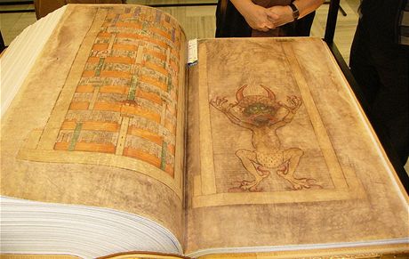 Faksimile kroniky Codex Gigas ve skuten velikosti. Ilustran snmek