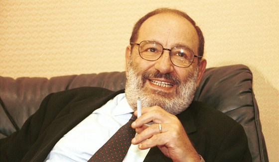 Italský spisovatel Umberto Eco