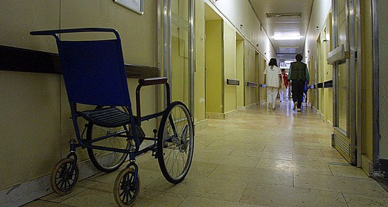 Klid v nemocnicích stále astji naruují útoky pacient na zdravotníky. (Ilustraní foto)