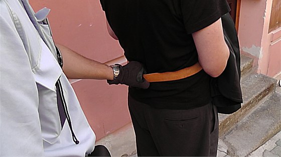 Policista v civilu chytil v Zábehu pímo pi inu teprve tináctiletého zlodje, který ukradl seniorce kabelku z koíku kola. (Ilustraní snímek)