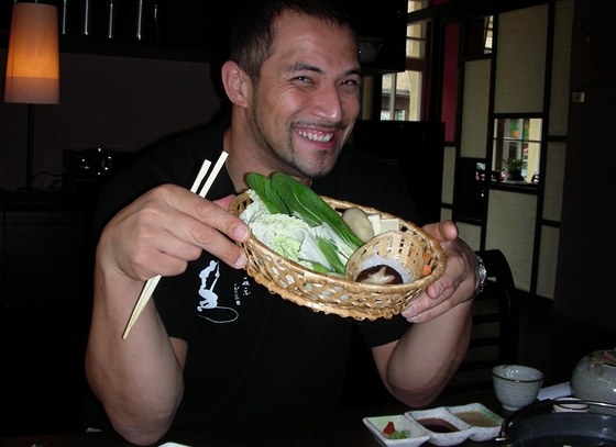 Japonský kladivá Kodi Murofui v jedné z japonských restaurací v Praze.