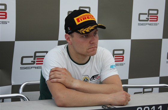 Mistr seriálu GP3 sezony 2011 Valtteri Bottas.