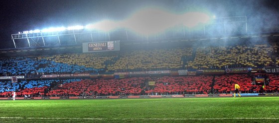 Stadion na Letné zaplnný sparanskými fanouky. Pi barái o Euro bude hledit podporovat eské reprezentanty.