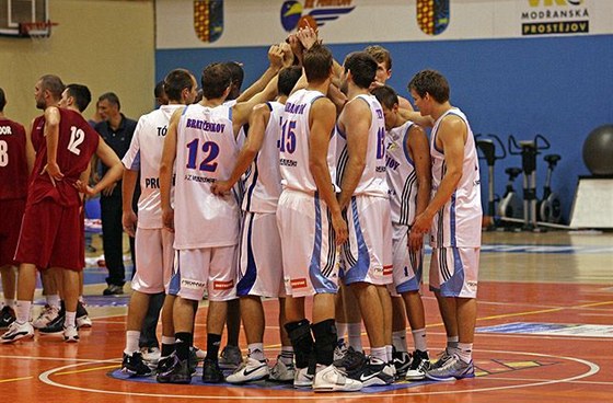 Basketbalisté Prostjova po vítzném pípravném stetnutí s maarským Szolnokem.