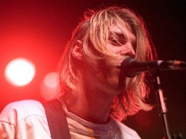 Takhle si Curta Cobaina pamatujeme: pomakan triko, pod nm jet jedno s...