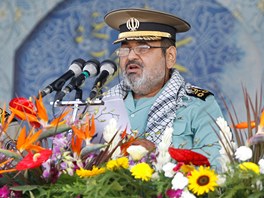 Náelník Generálního tábu íránské armády Hasan Firouzabadi (uprosted) bhem