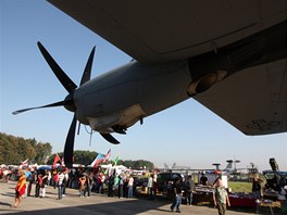 Pohonná jednotka s novou estilistou vrtulí letounu C-130J Super Hercules