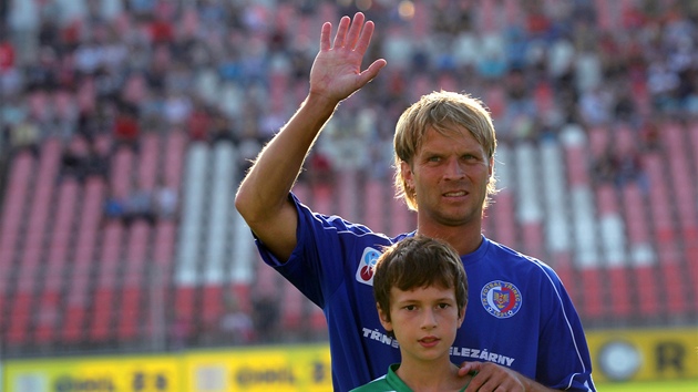 Patrik Siegl zdraví diváky v Brněm kde odehrál spoustu sezon. Teď ovšem válí v Patrik Siegl zdraví diváky v Brněm kde odehrál spoustu sezon. Teď ovšem válí v
