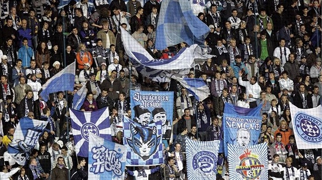 PLNÉ TRIBUNY. Zápas proti Spart sledoval na Slovácku vyprodaný stadion.