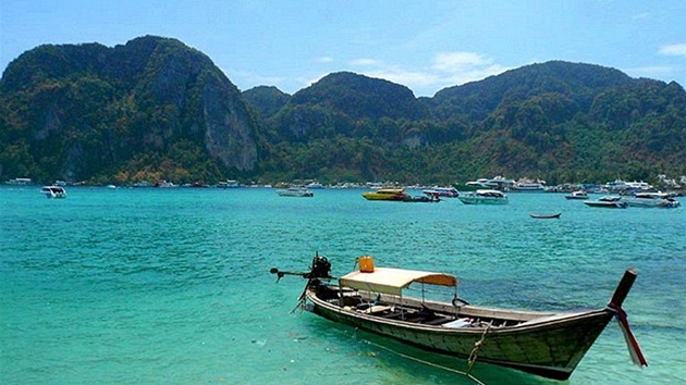 Thajsko, Phi Phi Don - Scenérie ostrov Phi Phi je jak z katalogu cestovních