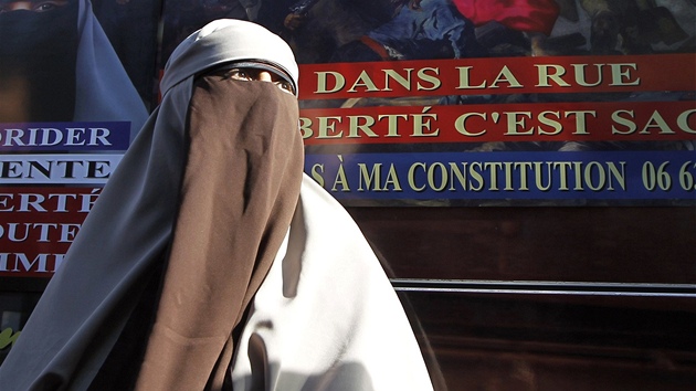 Zákaz zahalování platí ve Francii ji od roku 2011.