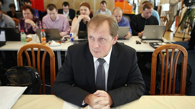 Petr Dvoák pi volb generálního editele eské televize. (21. záí 2011)