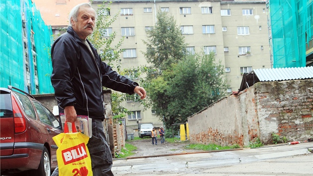 Revoluní ulice v Chrudimi - msto opravuje zanedbané domy, v nkolika z nich