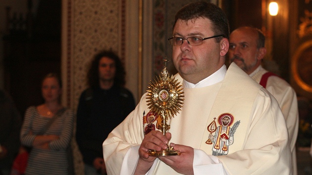 Relikviář s ostatky blahoslaveného Jana Pavla II., které katedrále sv. Václava Relikviář s ostatky blahoslaveného Jana Pavla II., které katedrále sv. Václava