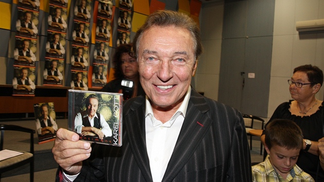 Karel Gott poktil nové album Sentiment.