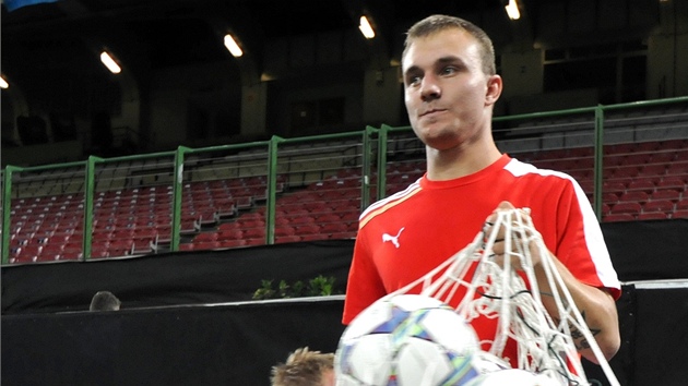 Jií Stejskal se dostal do povdomí fanouk tím, e zastupuje Václava Pilae (v modroerveném).