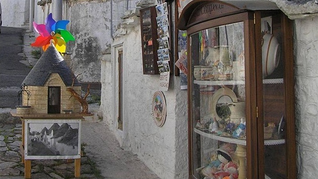 Oblast Apulie - to jsou pedevím historické domky trulli. Jsou v nich restaurace, ochody i hotely.